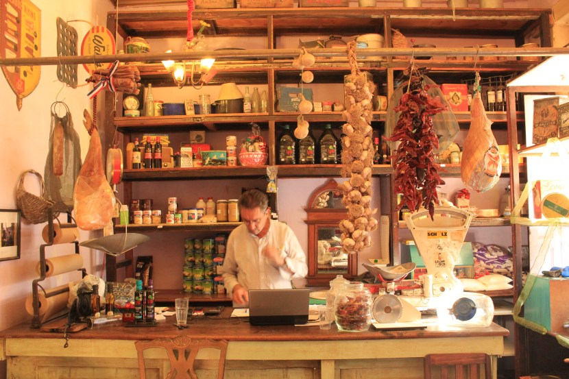 La antigua miscelánea  recuperada y renovada en el Antiguo Almacén del Boulevard Lavaud.